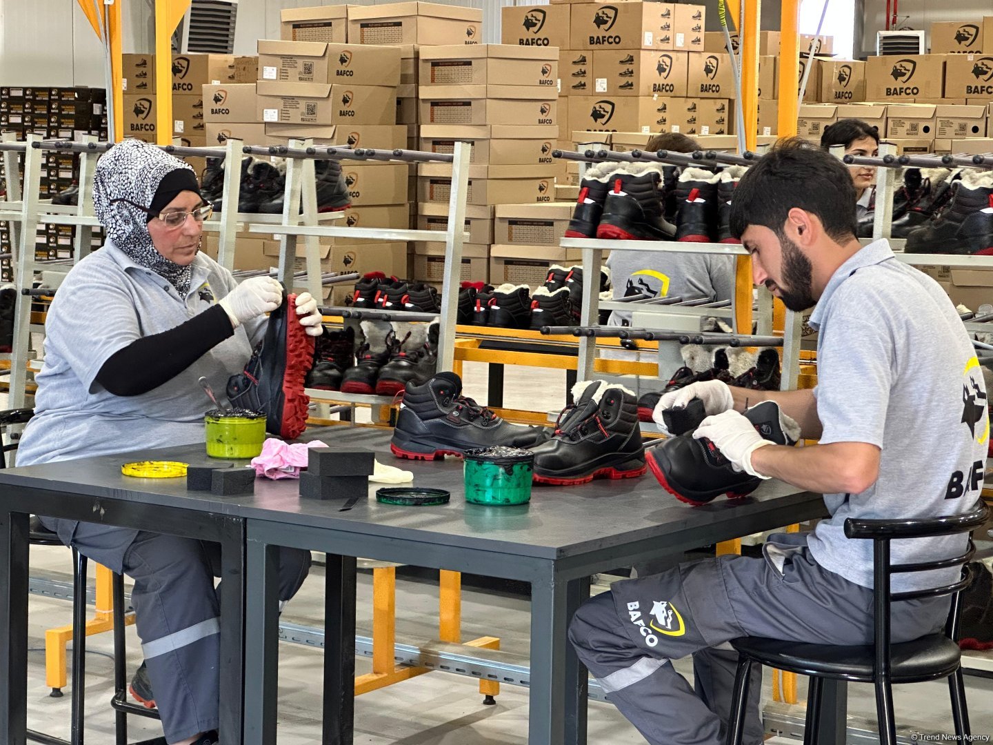 Azərbaycan ilk dəfə Qazaxıstana çəkmə ixracına başlayıb (FOTO)