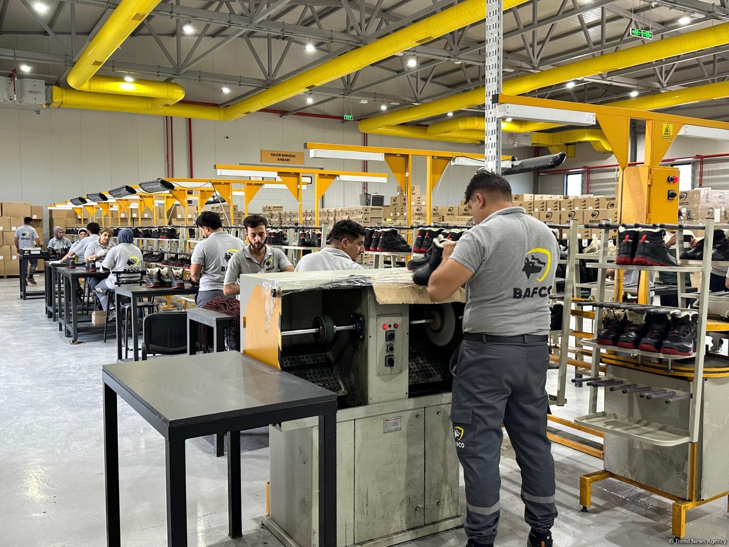 Azərbaycan ilk dəfə Qazaxıstana çəkmə ixracına başlayıb (FOTO)
