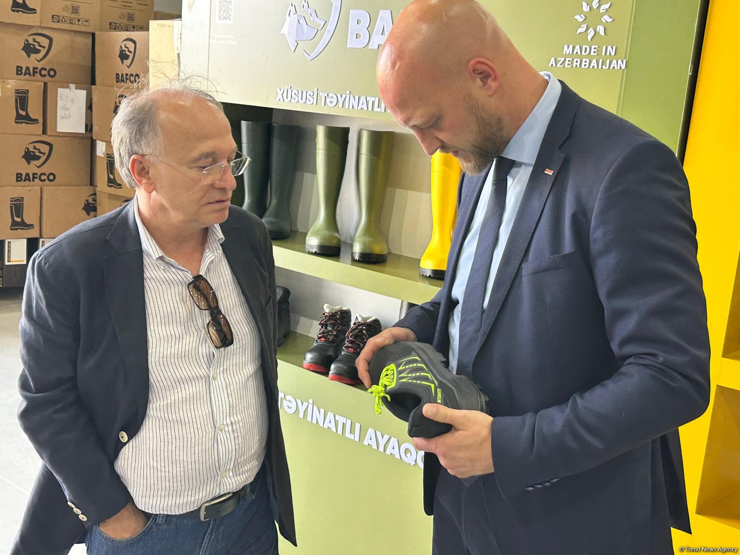 Azərbaycan ilk dəfə Qazaxıstana çəkmə ixracına başlayıb (FOTO)