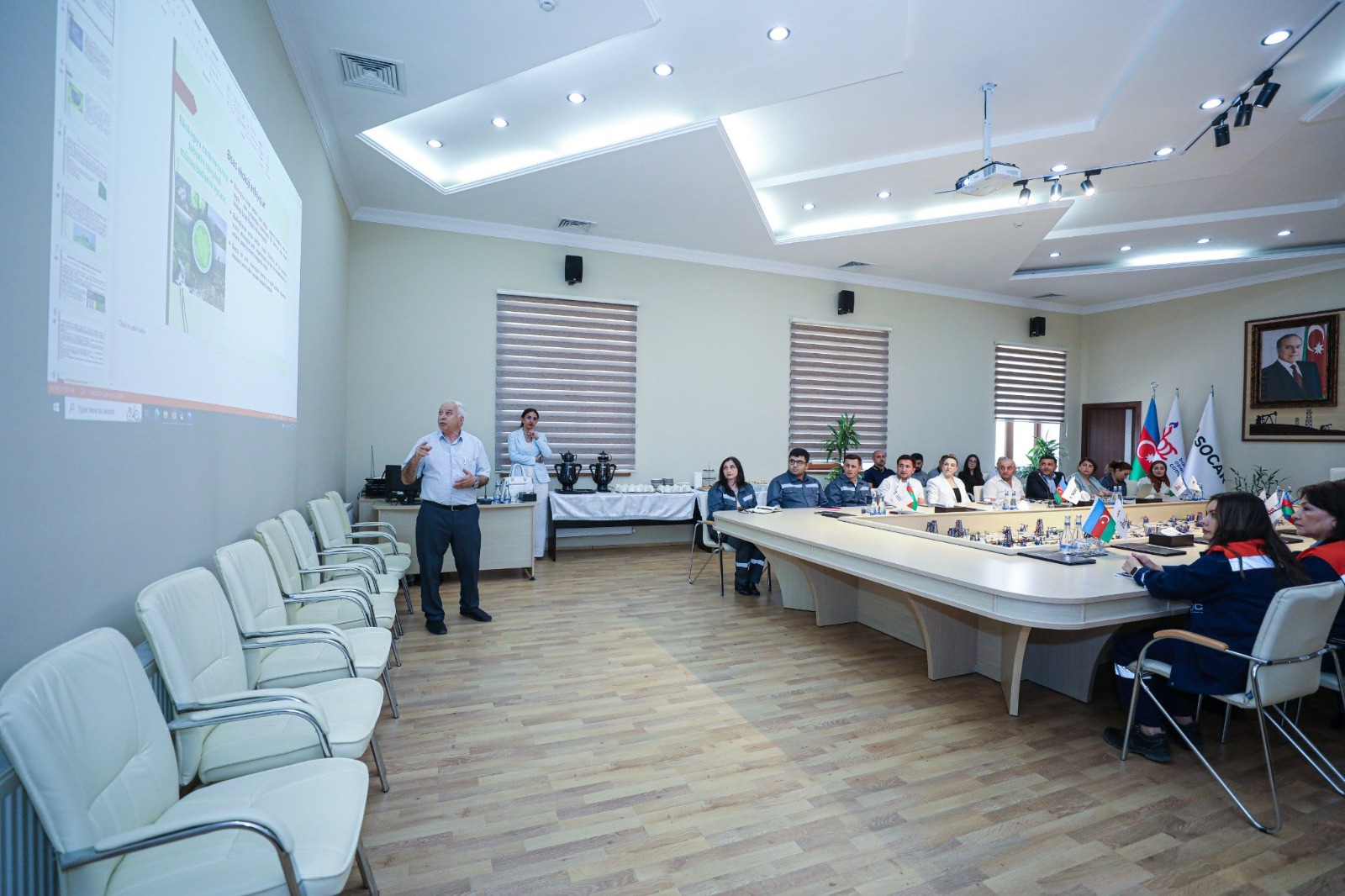 Balaxanı neftçiləri hasilat ərazilərinin ekoloji mühafizəsinə dair elmi sessiyada iştirak ediblər (FOTO)
