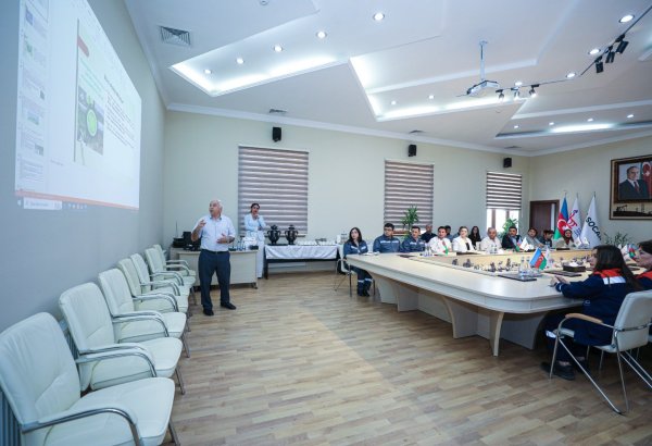 Balaxanı neftçiləri hasilat ərazilərinin ekoloji mühafizəsinə dair elmi sessiyada iştirak ediblər (FOTO)