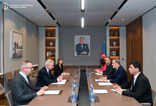 Polşa səfiri etimadnaməsinin surətini Ceyhun Bayramova təqdim etdi