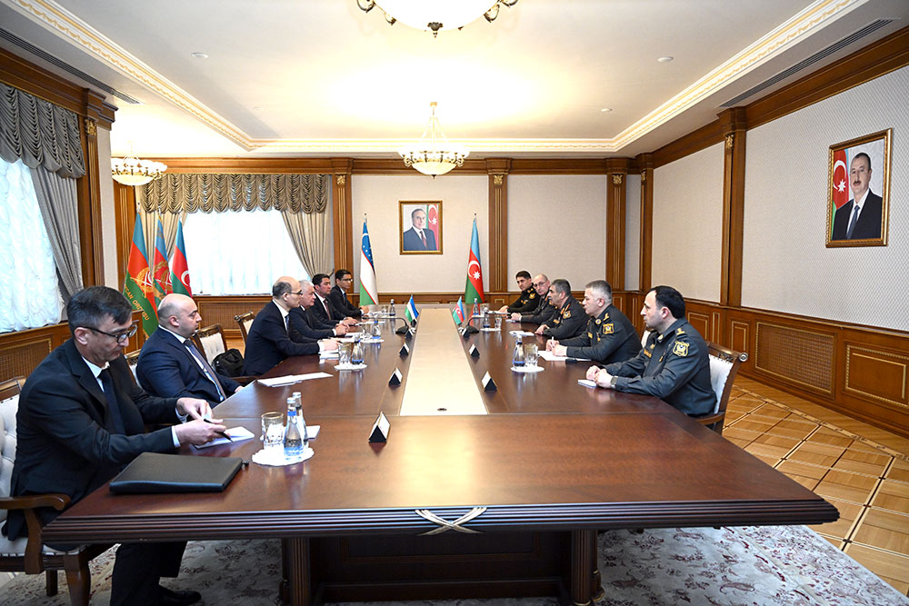 Müdafiə naziri Özbəkistan Təhlükəsizlik Şurasının katibi ilə regional təhlükəsizliyə dair geniş müzakirələr aparıb (FOTO)