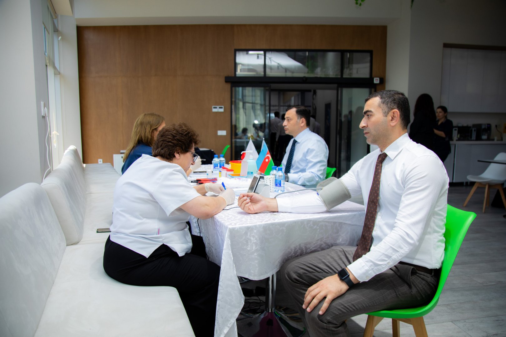 Bank Respublika “Ümumdünya Qan Donoru Günü”nə həsr olunmuş qanvermə aksiyası keçirib (FOTO)