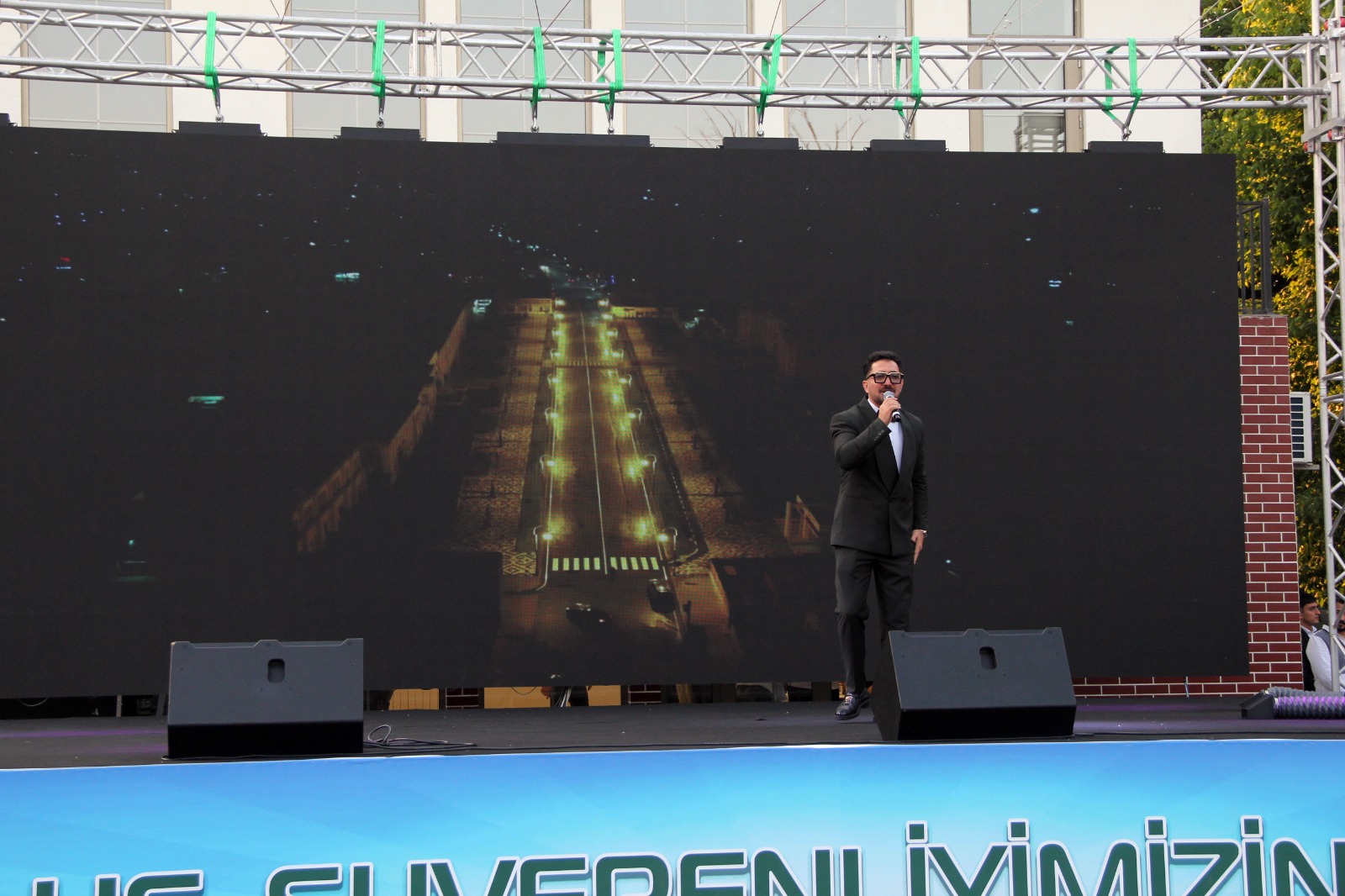 Xaçmaz rayonunda “Qurtuluş suverenliyimizin təməlidir!”  adlı bayram koserti təşkil olunub (FOTO)