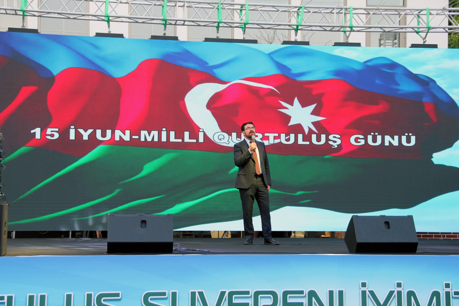 Xaçmaz rayonunda “Qurtuluş suverenliyimizin təməlidir!”  adlı bayram koserti təşkil olunub (FOTO)