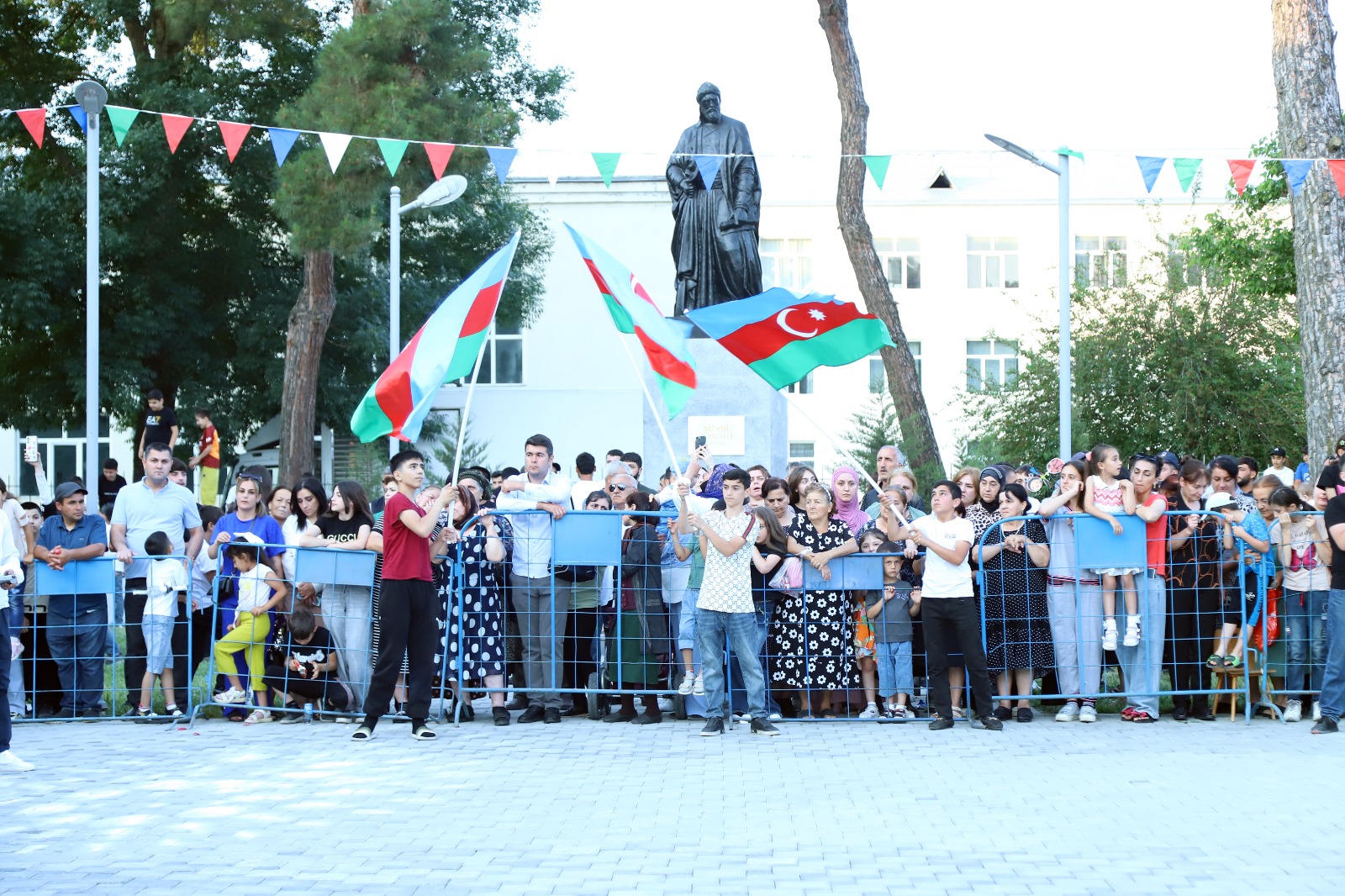 Xaçmaz rayonunda “Qurtuluş suverenliyimizin təməlidir!”  adlı bayram koserti təşkil olunub (FOTO)