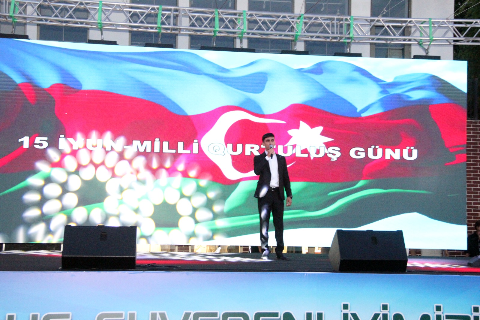 Xaçmaz rayonunda “Qurtuluş suverenliyimizin təməlidir!”  adlı bayram koserti təşkil olunub (FOTO)