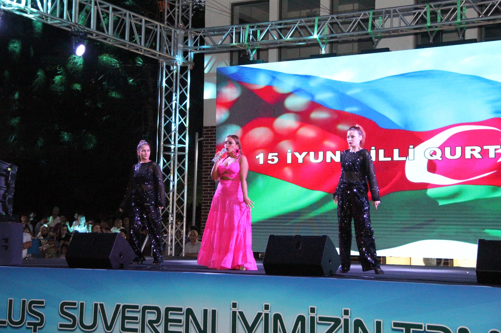 Xaçmaz rayonunda “Qurtuluş suverenliyimizin təməlidir!”  adlı bayram koserti təşkil olunub (FOTO)