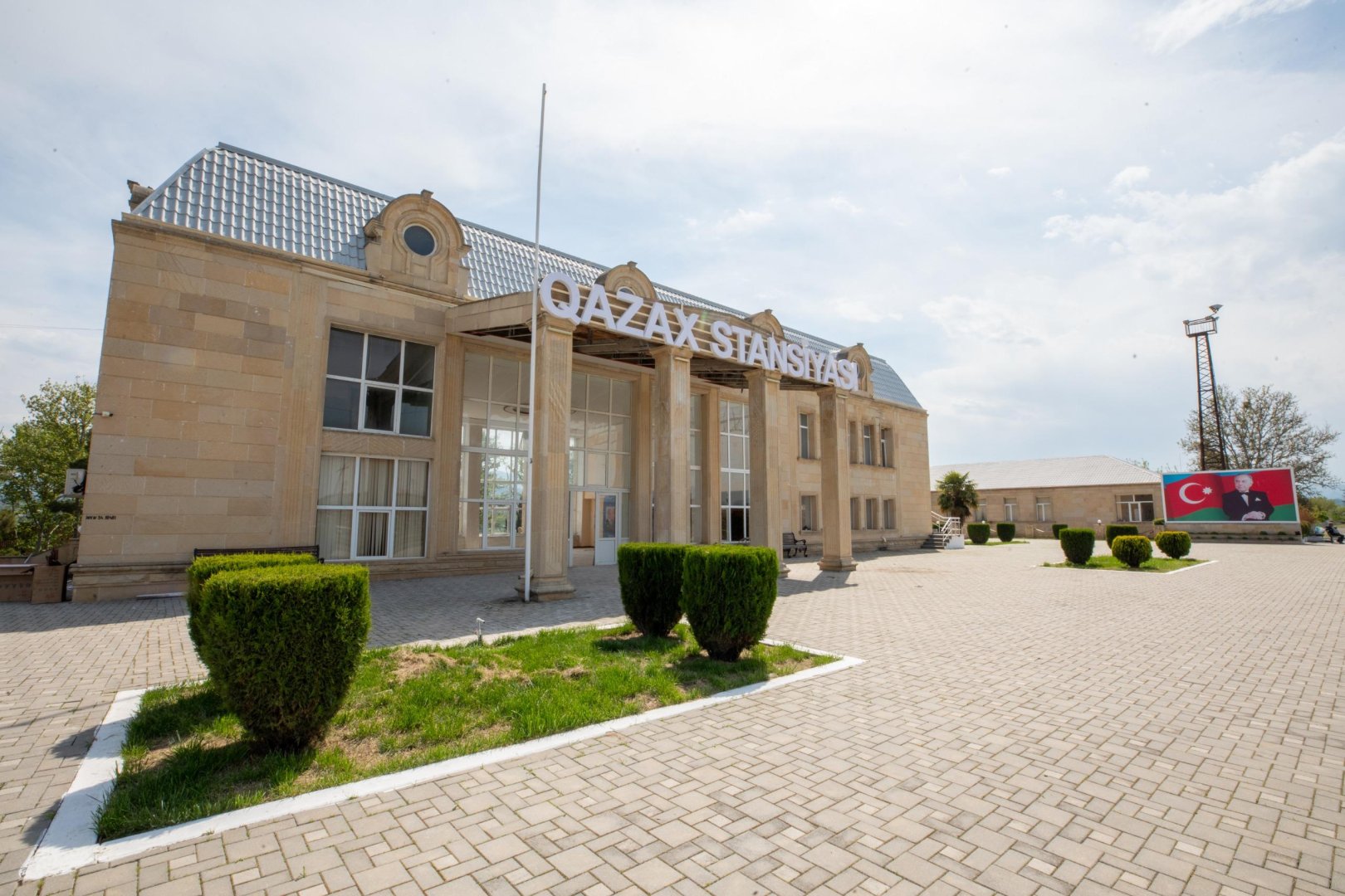 Qazaxa ilk dəfə sürətli qatarlarla sərnişindaşımaya başlanılır (FOTO)