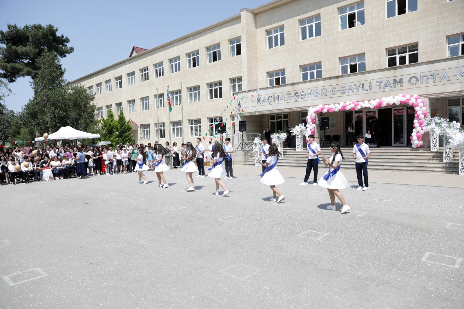 Xaçmaz rayonunda fəaliyyət göstərən tam orta məktəblərdə “Son zəng” tədbirləri keçirilib (FOTO)