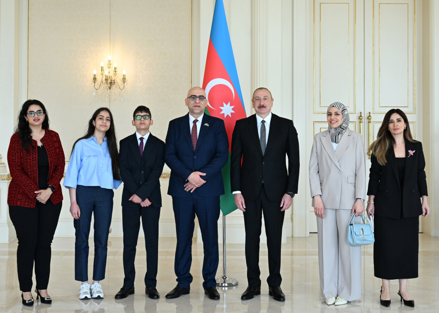 Azərbaycan Prezidenti İlham Əliyev Fələstinin ölkəmizdə yeni təyin olunmuş səfirinin etimadnaməsini qəbul edib (FOTO)