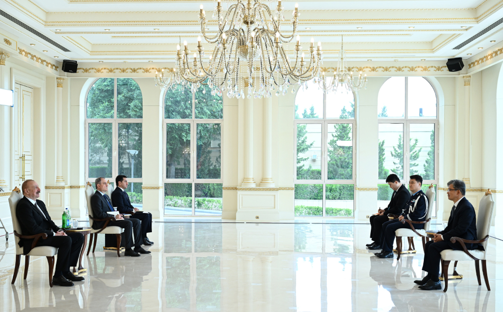 Prezident İlham Əliyev Koreya Respublikasının Azərbaycanda yeni təyin olunmuş səfirinin etimadnaməsini qəbul edib (FOTO)