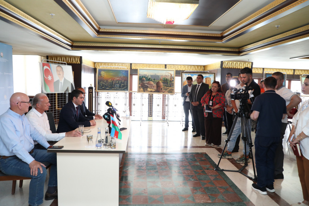 Möminə xatun türbəsinin bərpası ilə bağlı müqavilə bağlanıb (FOTO)