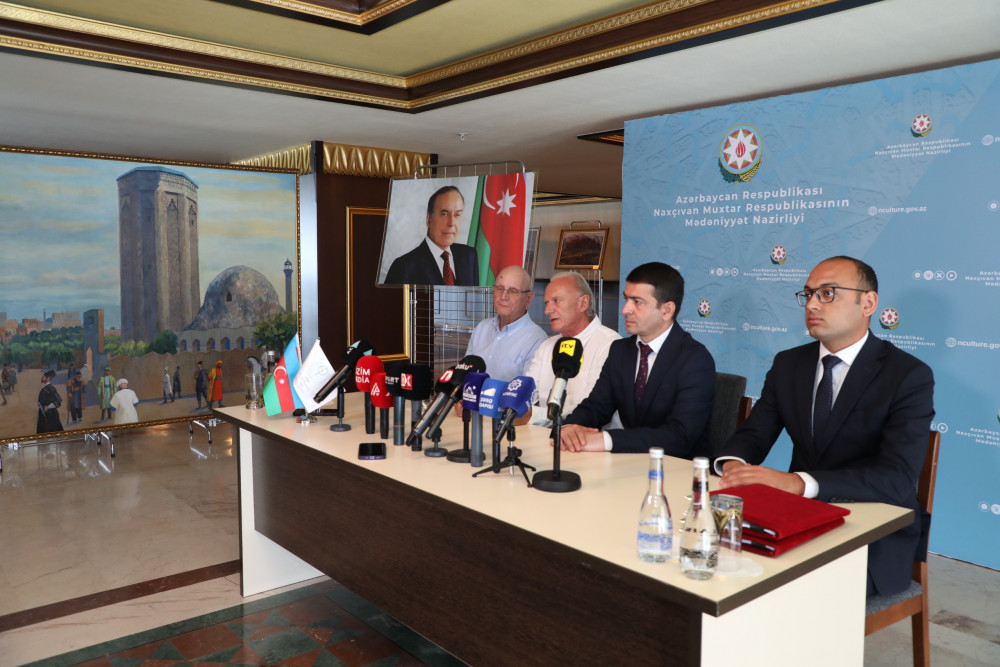 Möminə xatun türbəsinin bərpası ilə bağlı müqavilə bağlanıb (FOTO)