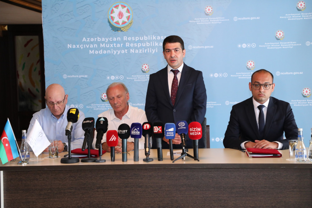 Möminə xatun türbəsinin bərpası ilə bağlı müqavilə bağlanıb (FOTO)