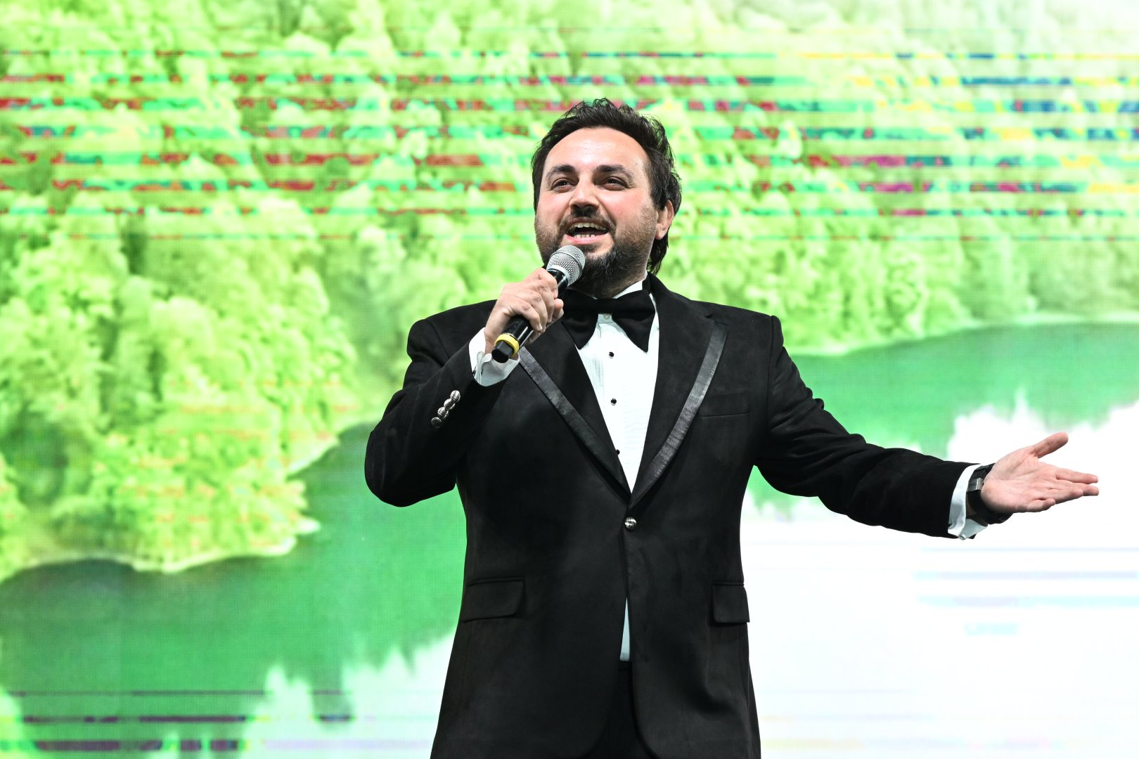 Heydər Əliyev Mərkəzinin parkında Milli Qurtuluş Günü münasibəti ilə konsert olub (FOTO)