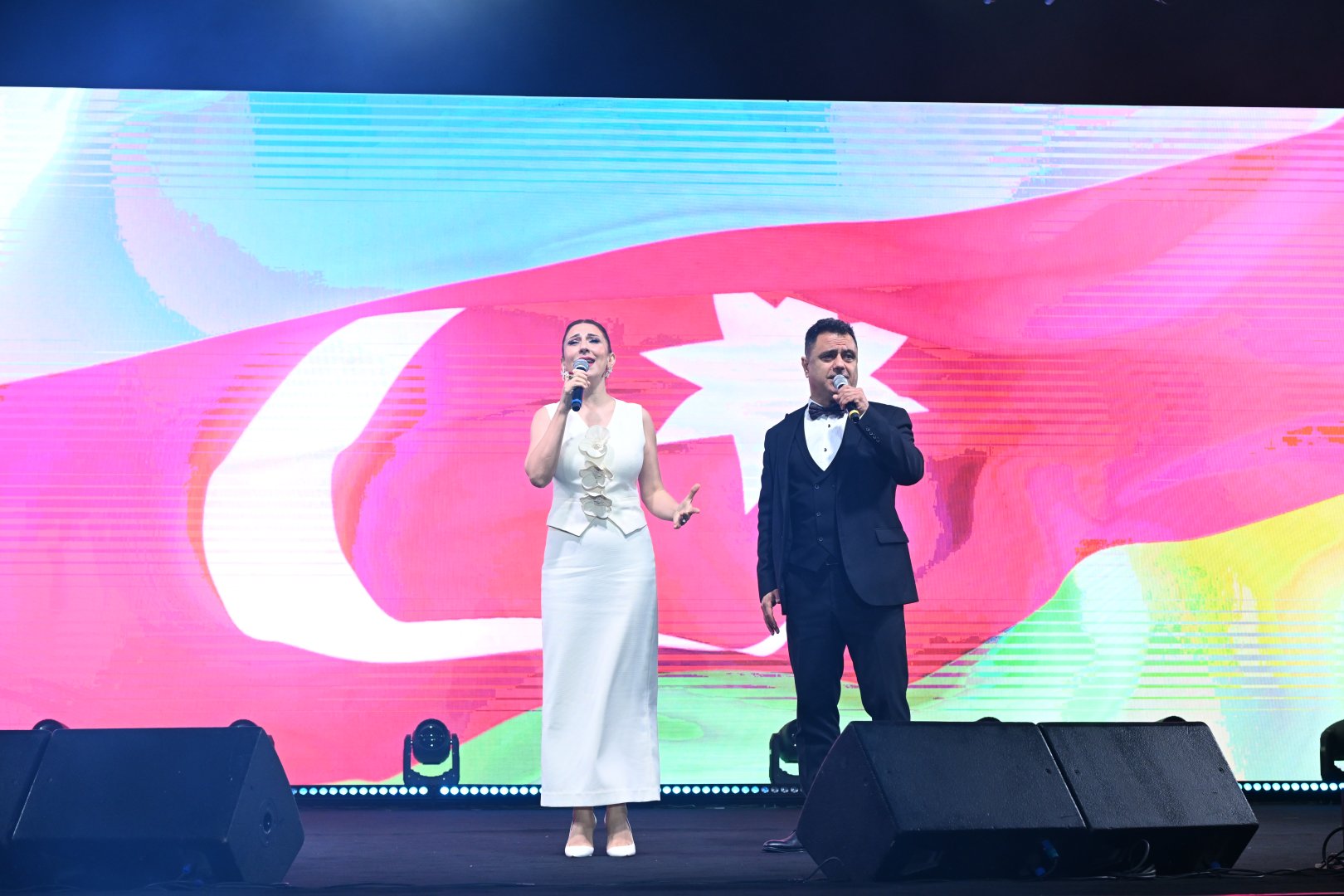 Heydər Əliyev Mərkəzinin parkında Milli Qurtuluş Günü münasibəti ilə konsert olub (FOTO)