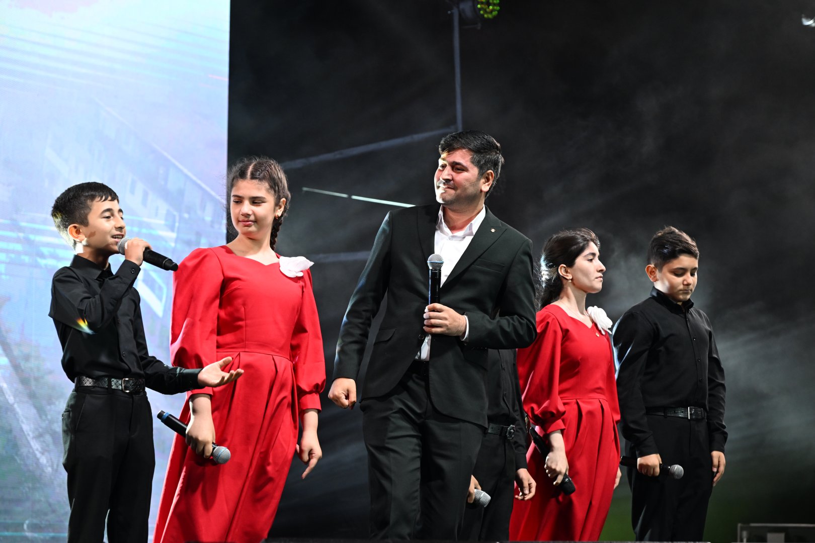 Heydər Əliyev Mərkəzinin parkında Milli Qurtuluş Günü münasibəti ilə konsert olub (FOTO)
