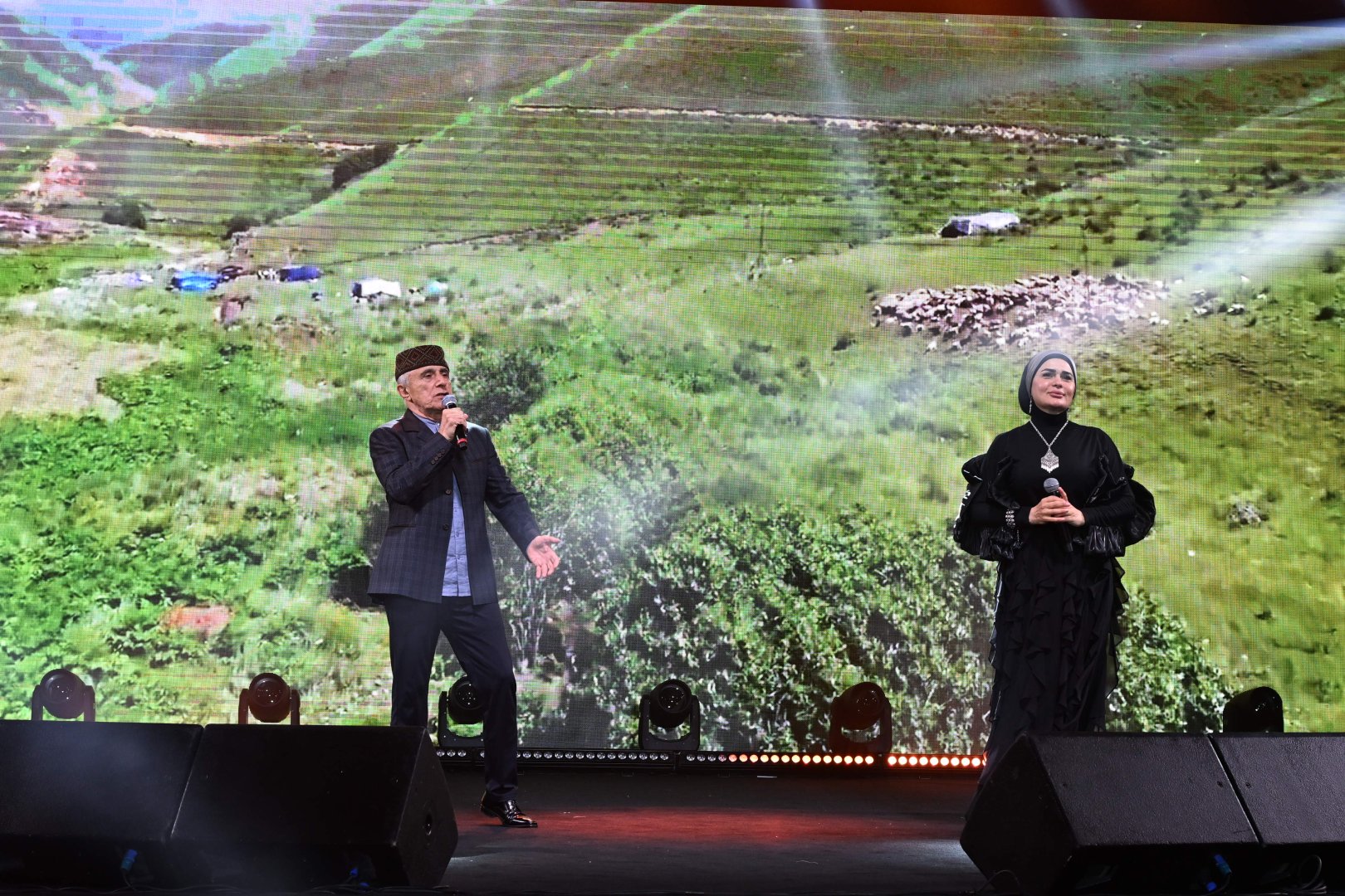 Heydər Əliyev Mərkəzinin parkında Milli Qurtuluş Günü münasibəti ilə konsert olub (FOTO)