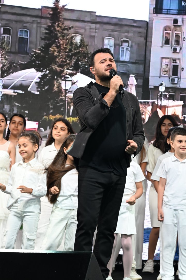 Heydər Əliyev Mərkəzinin parkında Milli Qurtuluş Günü münasibəti ilə konsert olub (FOTO)