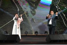 Heydər Əliyev Mərkəzinin parkında Milli Qurtuluş Günü münasibəti ilə konsert olub (FOTO)