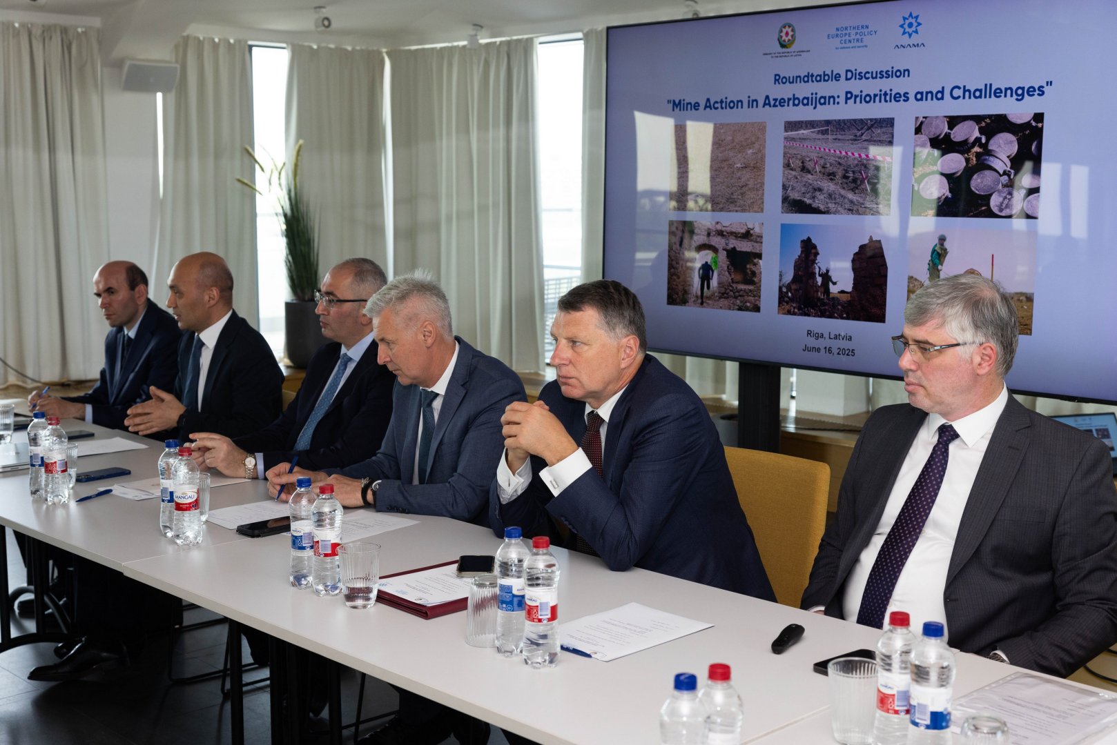 Riqada Azərbaycanın üzləşdiyi mina təhlükəsinə dair dəyirmi masa keçirilib