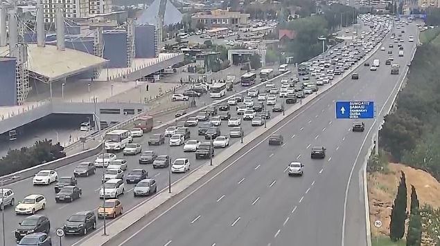 Sürücülərin NƏZƏRİNƏ: Paytaxtın bir sıra yollarında tıxac var - SİYAHI (FOTO)