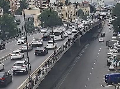 Sürücülərin NƏZƏRİNƏ: Paytaxtın bir sıra yollarında tıxac var - SİYAHI (FOTO)
