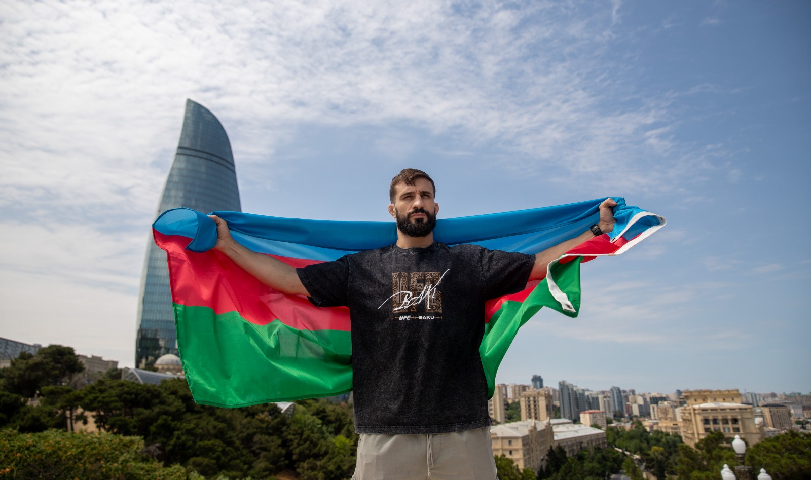 Bakıda keçiriləcək UFC turnirinin əsas döyüşçüləri Dağüstü Parkda üz-üzə gəliblər (FOTO)