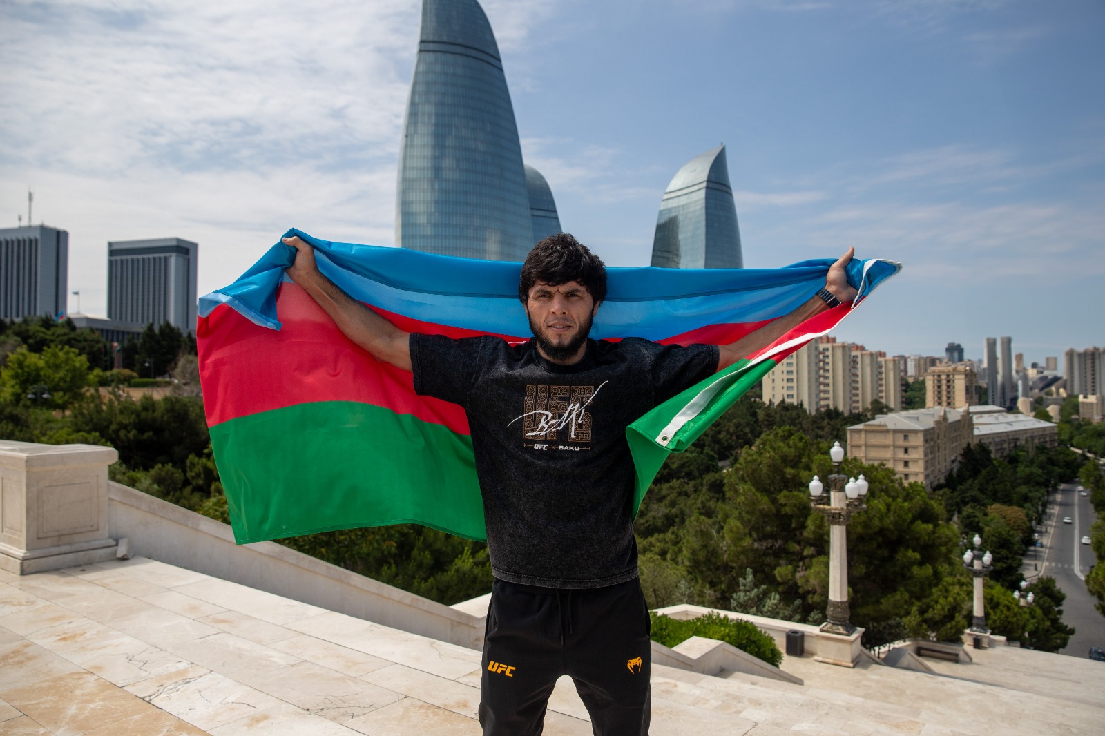 Bakıda keçiriləcək UFC turnirinin əsas döyüşçüləri Dağüstü Parkda üz-üzə gəliblər (FOTO)