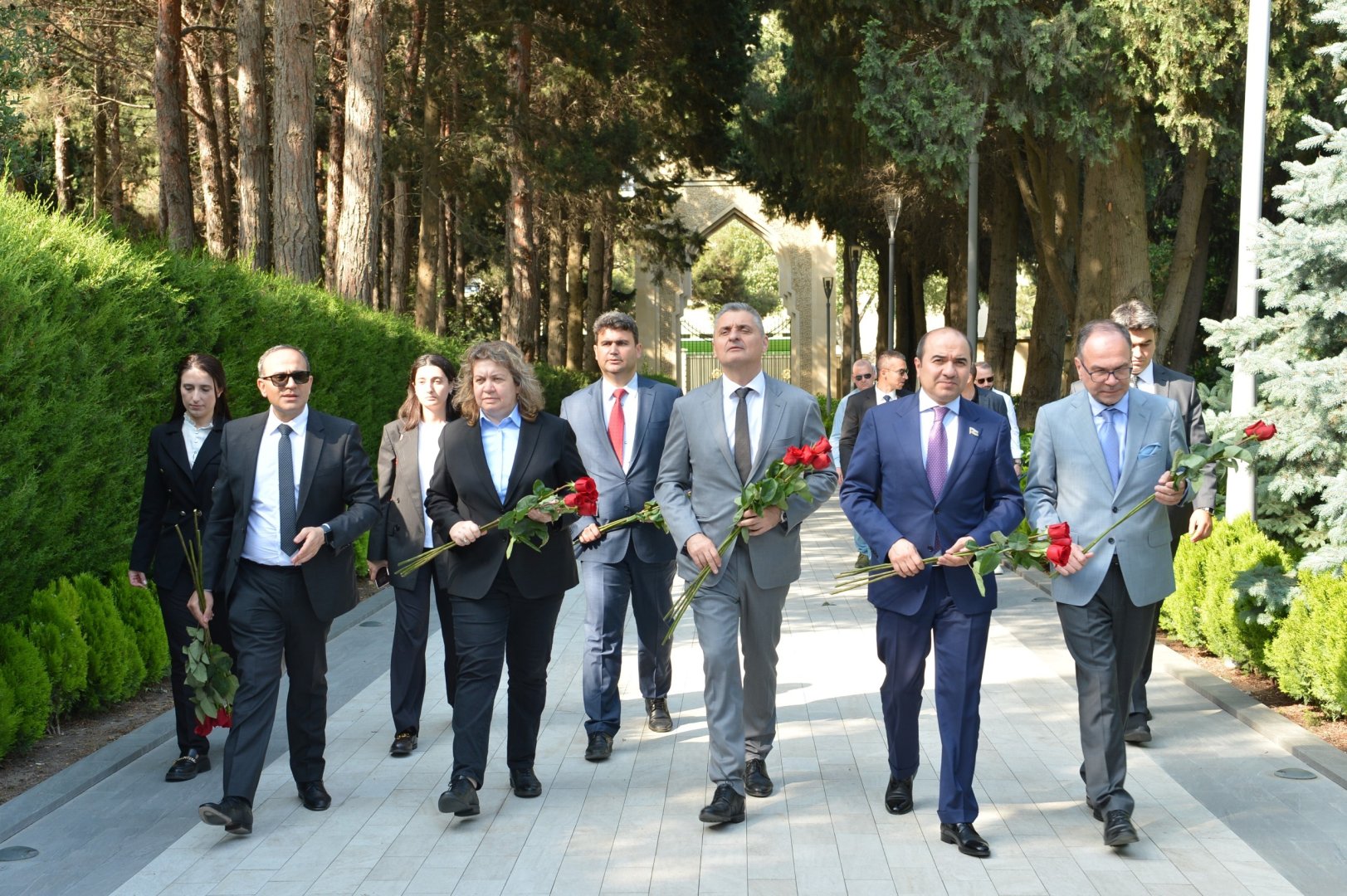 Bolqarıstan Milli Assambleyasının sədri Fəxri xiyabanı və Zəfər parkını ziyarət edib (FOTO)