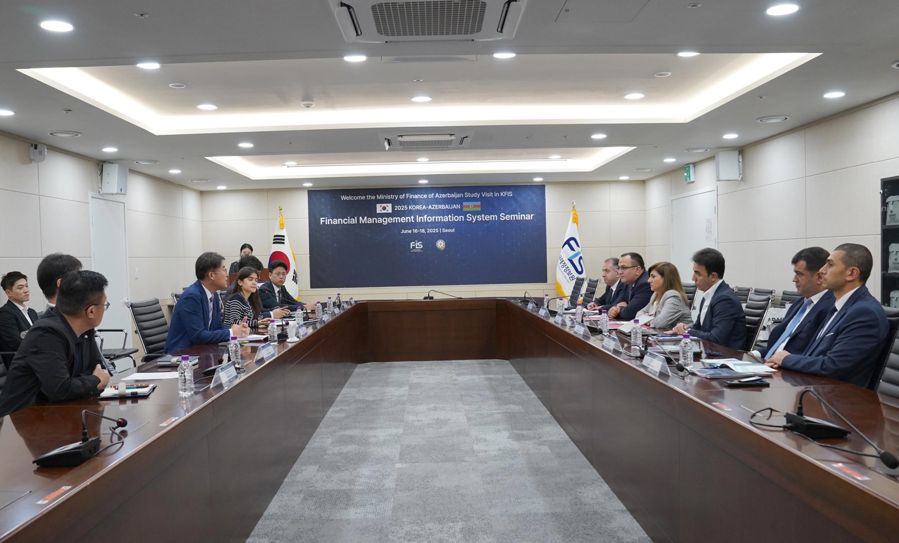 Maliyyə Nazirliyi büdcə idarəçiliyinin rəqəmsallaşdırılması üzrə Koreya təcrübəsini öyrənir (FOTO)