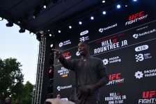 UFC Xəzərin sahilində: Döyüşçülər Bakının mərkəzində açıq məşq keçirib (FOTO)