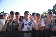 UFC Xəzərin sahilində: Döyüşçülər Bakının mərkəzində açıq məşq keçirib (FOTO)