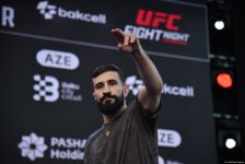UFC Xəzərin sahilində: Döyüşçülər Bakının mərkəzində açıq məşq keçirib (FOTO)