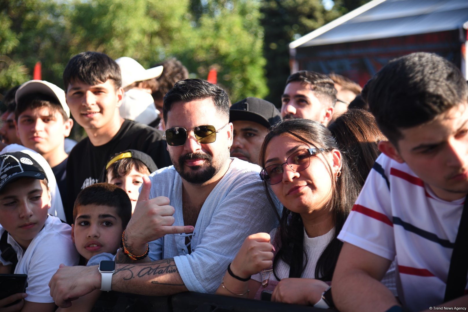 UFC Xəzərin sahilində: Döyüşçülər Bakının mərkəzində açıq məşq keçirib (FOTO)