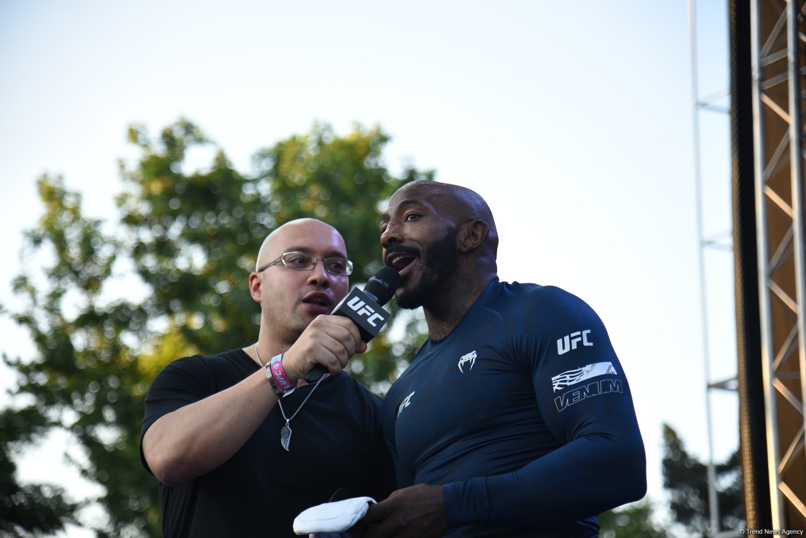 UFC Xəzərin sahilində: Döyüşçülər Bakının mərkəzində açıq məşq keçirib (FOTO)