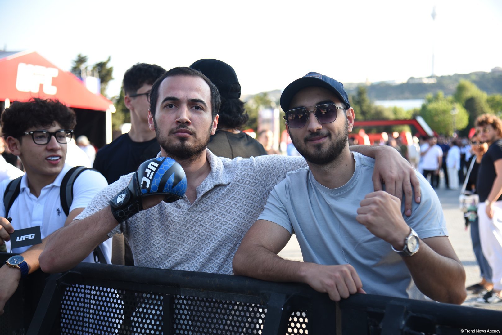 UFC Xəzərin sahilində: Döyüşçülər Bakının mərkəzində açıq məşq keçirib (FOTO)