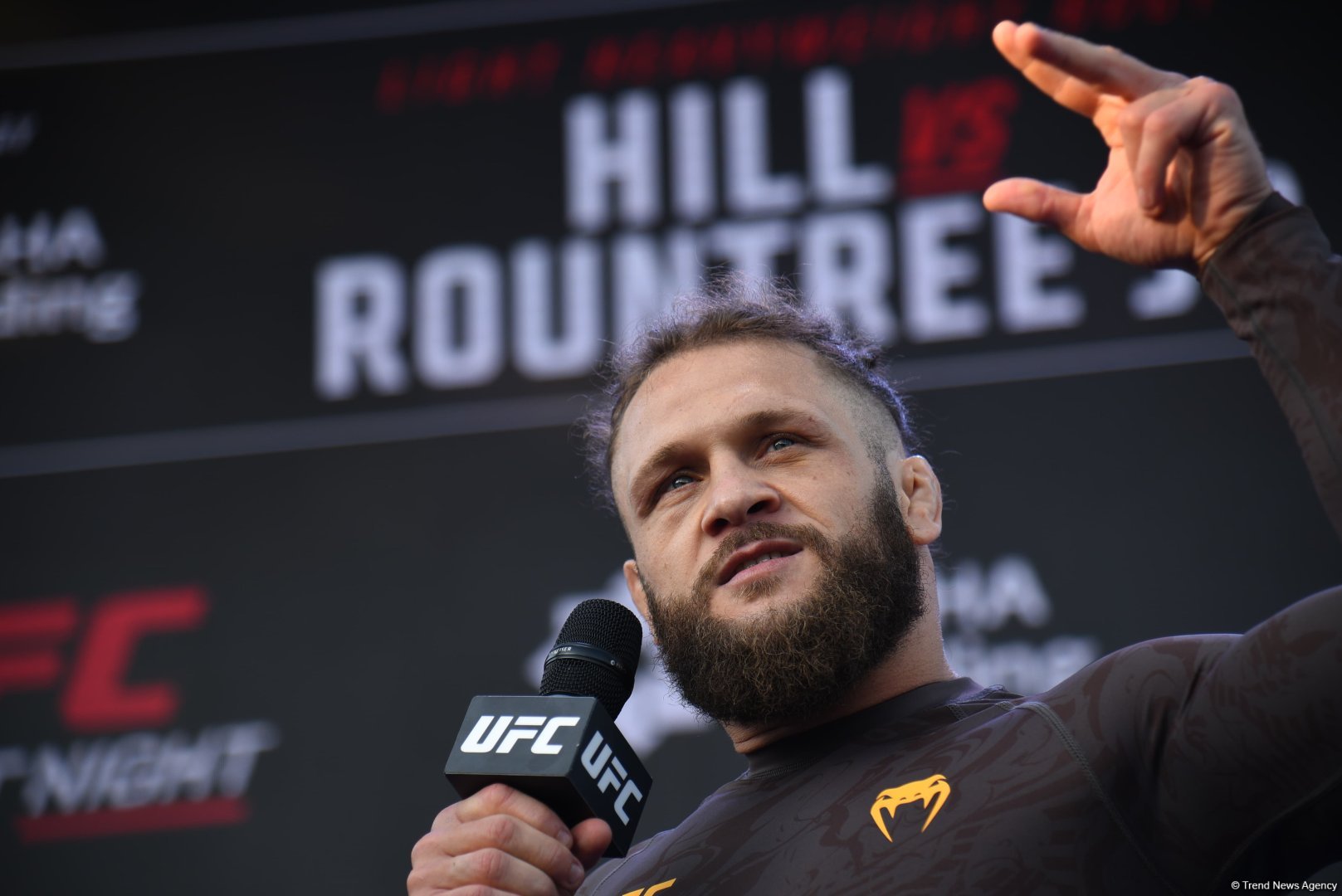 UFC Xəzərin sahilində: Döyüşçülər Bakının mərkəzində açıq məşq keçirib (FOTO)