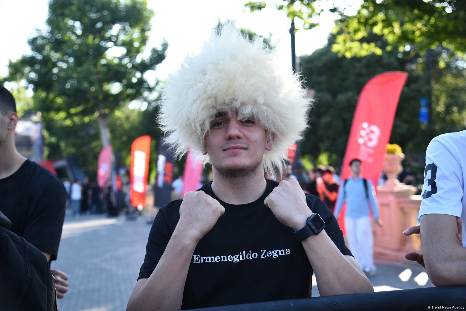 UFC Xəzərin sahilində: Döyüşçülər Bakının mərkəzində açıq məşq keçirib (FOTO)