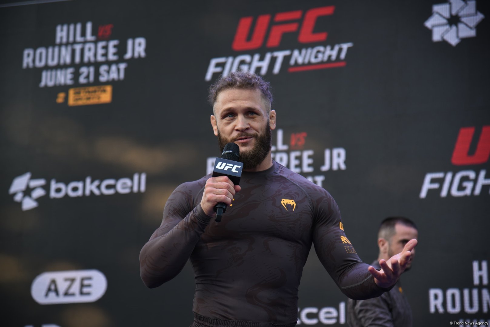 UFC Xəzərin sahilində: Döyüşçülər Bakının mərkəzində açıq məşq keçirib (FOTO)