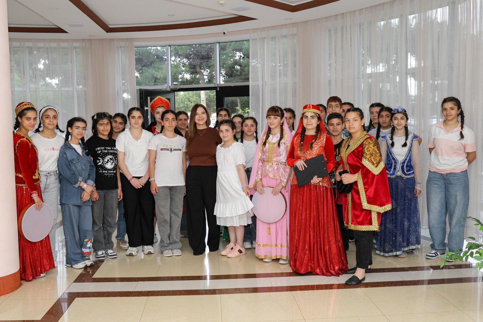 Azercell diqqət və qayğıya ehtiyacı olan iki nəsli bir araya gətirdi (FOTO)