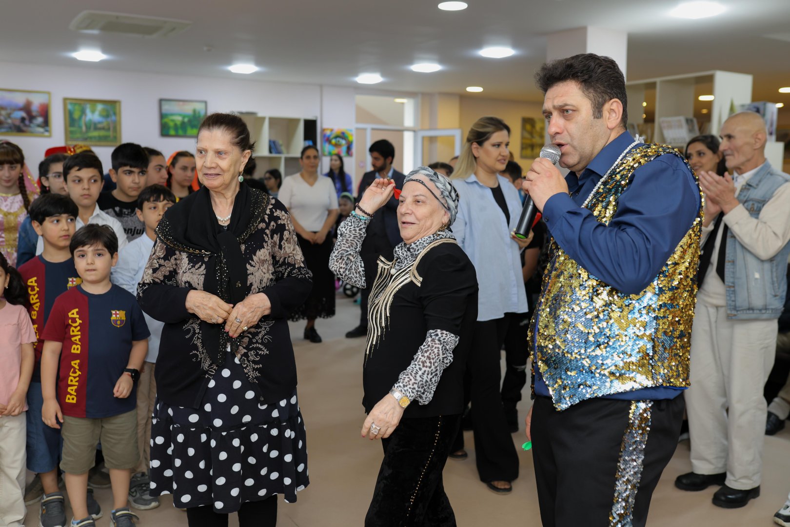 Azercell diqqət və qayğıya ehtiyacı olan iki nəsli bir araya gətirdi (FOTO)