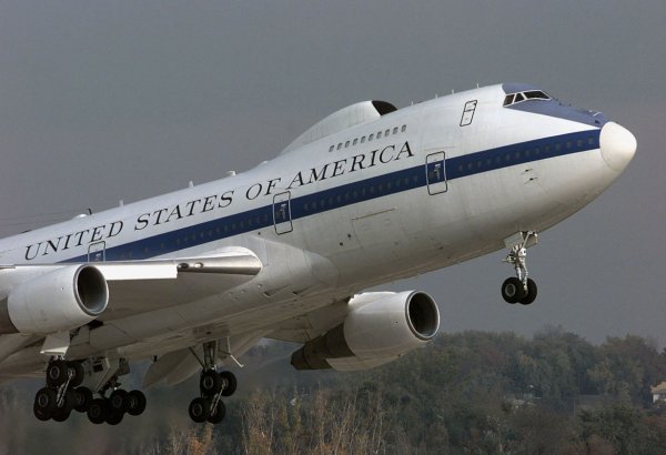 ABŞ-nin "E-4B Nightwatch" təyyarəsi Vaşinqtona uçub