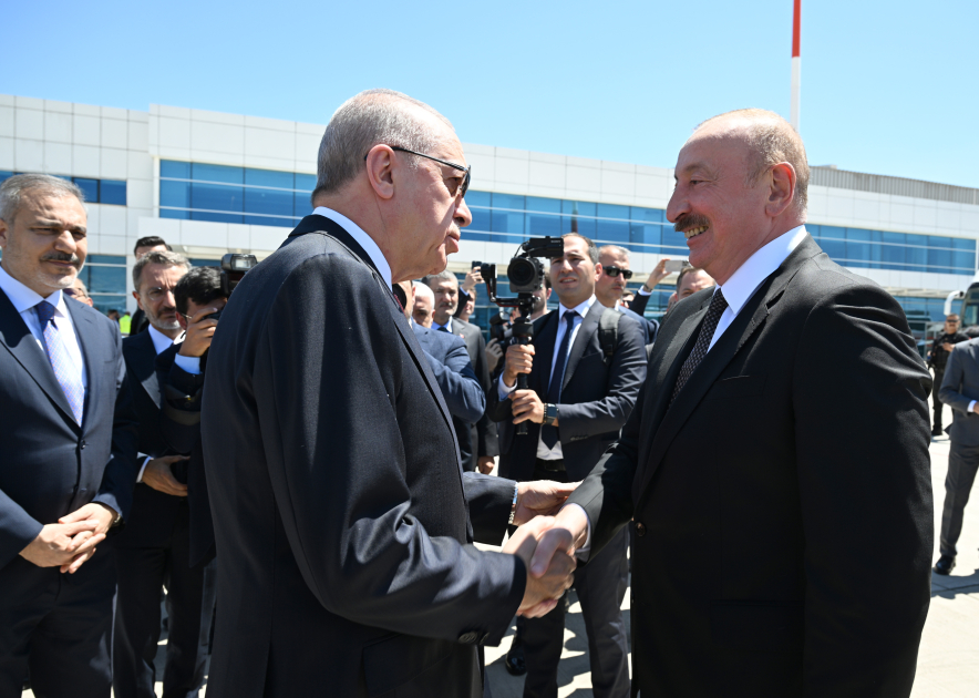 Prezident İlham Əliyev Türkiyəyə işgüzar səfərə gəlib (FOTO)
