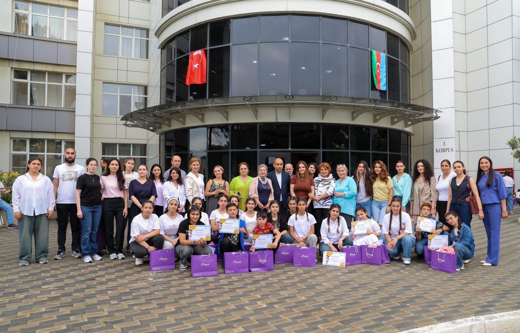 Azercell diqqət və qayğıya ehtiyacı olan iki nəsli bir araya gətirdi (FOTO)