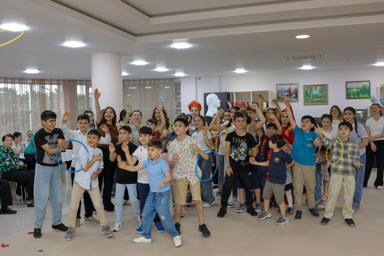 Azercell diqqət və qayğıya ehtiyacı olan iki nəsli bir araya gətirdi (FOTO)