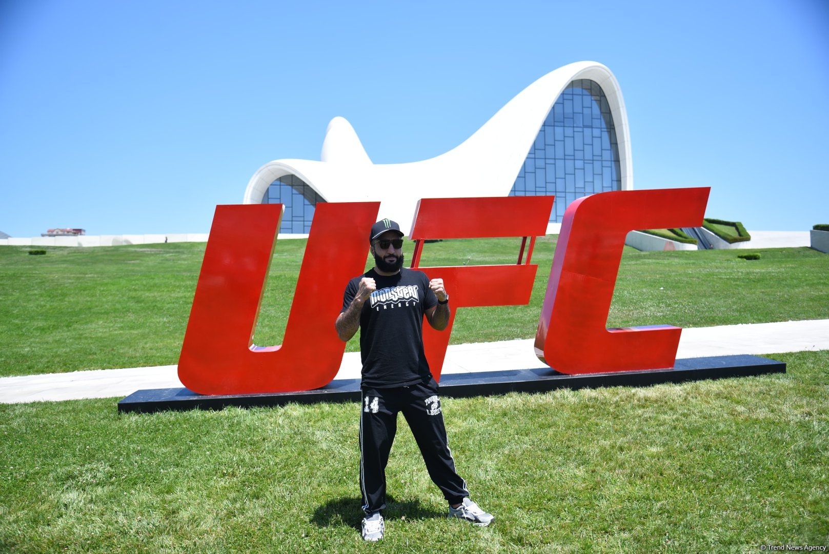 Azərbaycanda hər şey yüksək səviyyədə təşkil olunub - Amerikalı UFC döyüşçüsü  (FOTO)