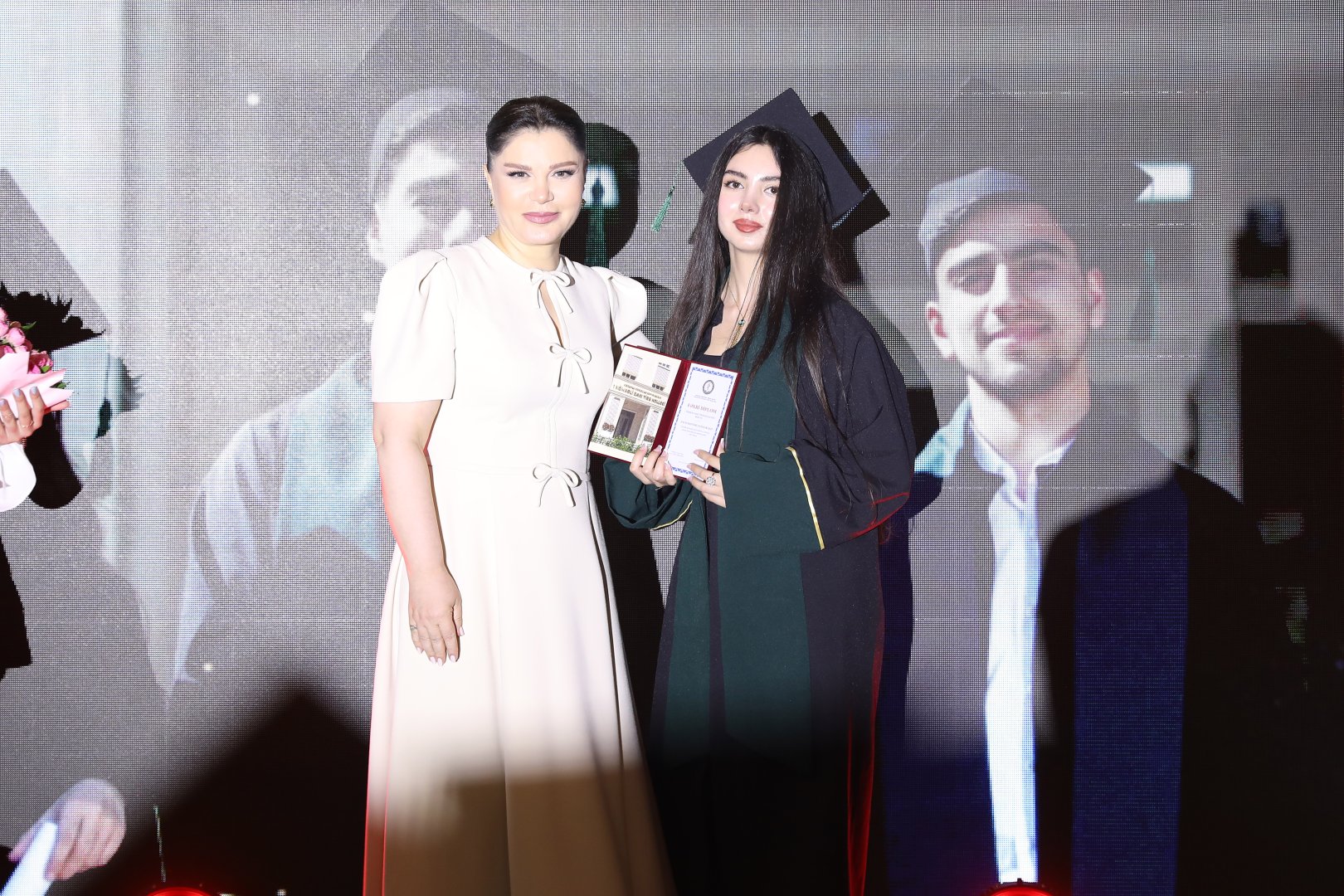 Səhiyyə naziri məzunlarla görüşdə: "Azərbaycanın sağlam gələcəyi sizin əlinizdədir” (FOTO)